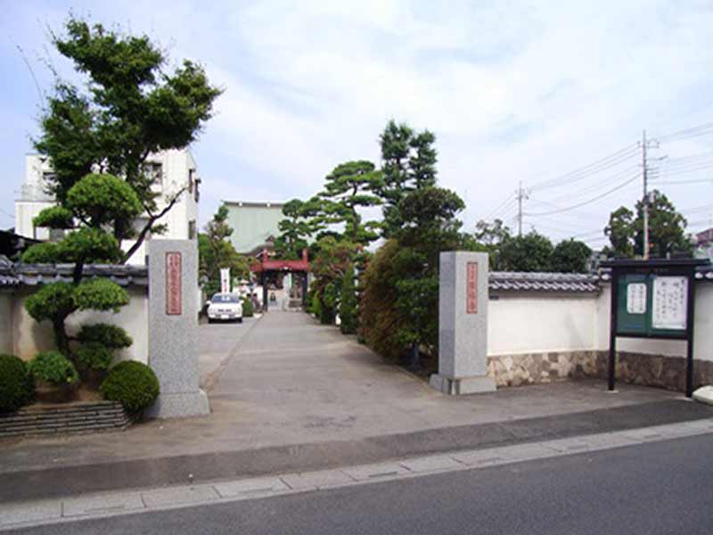 一ノ割駅前霊園　立派なエントランス