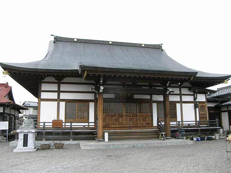 安楽寺 清潔感が溢れる本堂