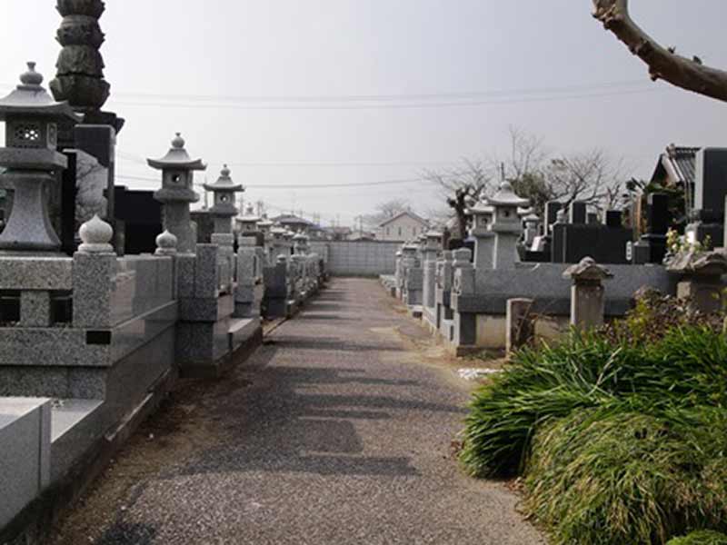 宝光院　広々とした墓域