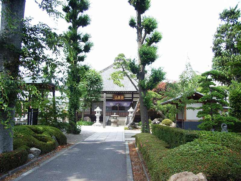 高雲寺　木々が美しい本堂