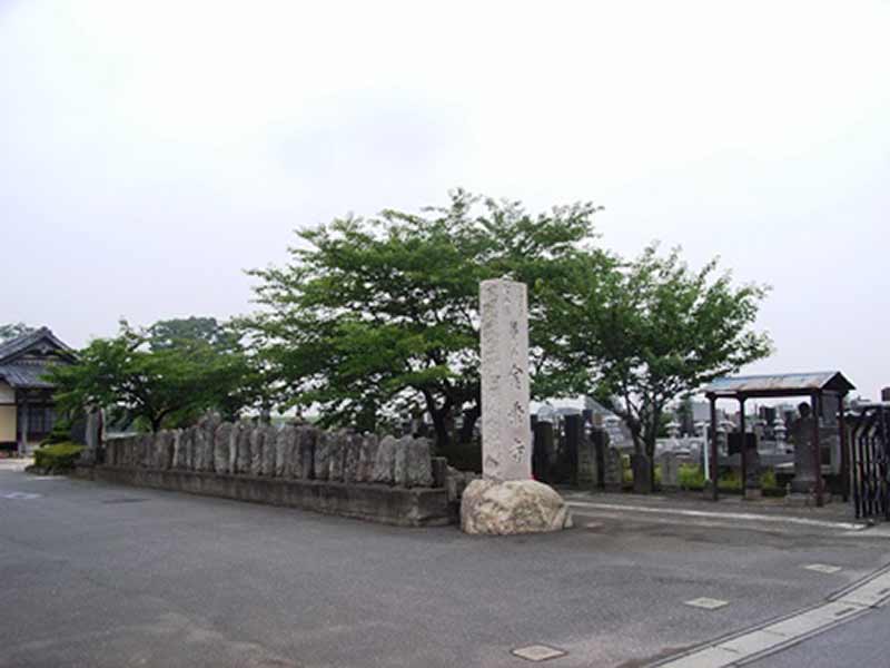 金乗寺　フラットな参道