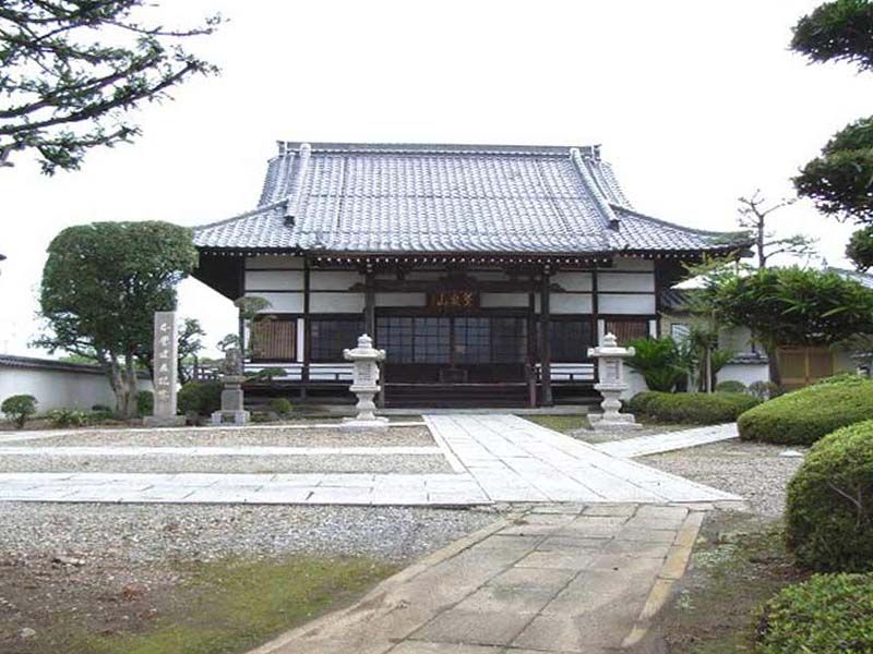 長光寺　厳かな雰囲気の本堂本堂