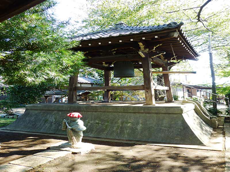 妙蓮寺　お掃除しているお地蔵様