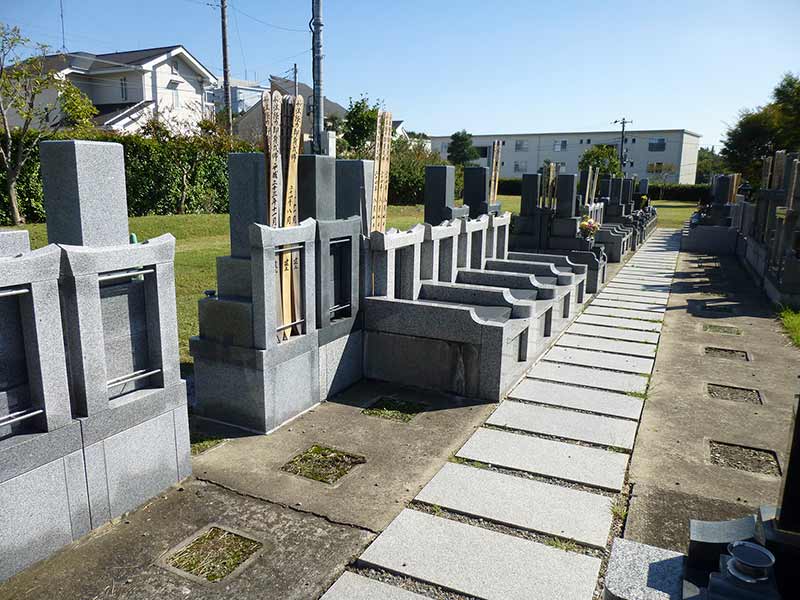 妙蓮寺　和型墓石