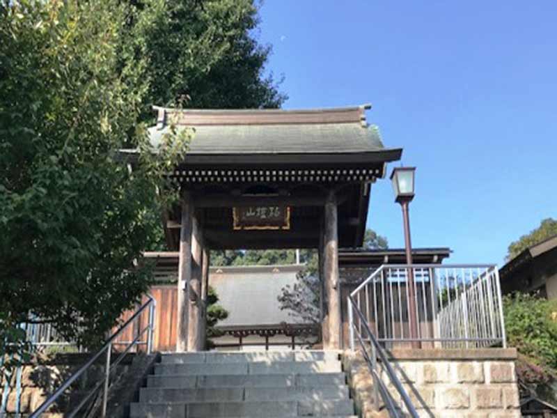 東勝寺　趣がある山門