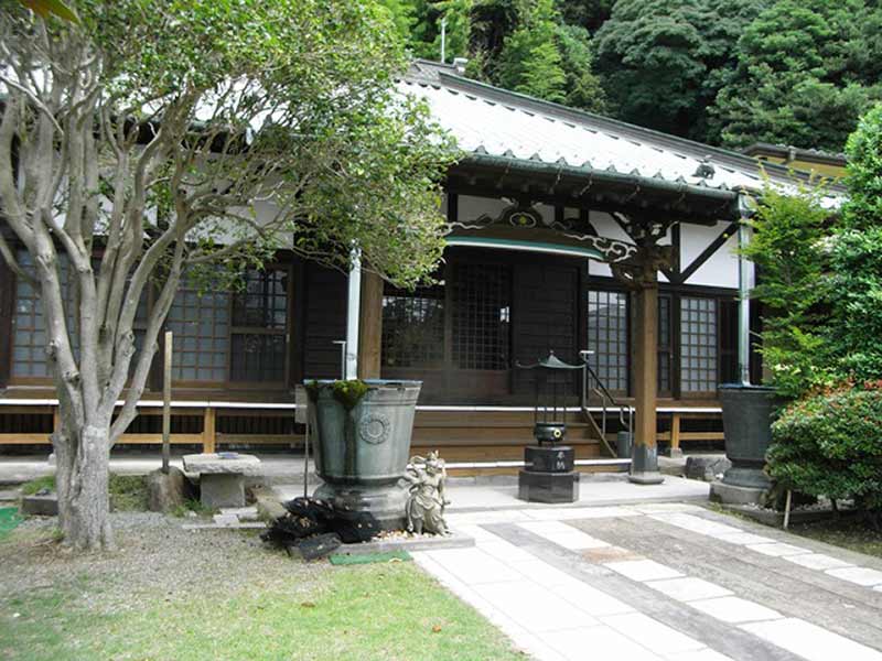 東林寺　手入れが行き届いた庭園