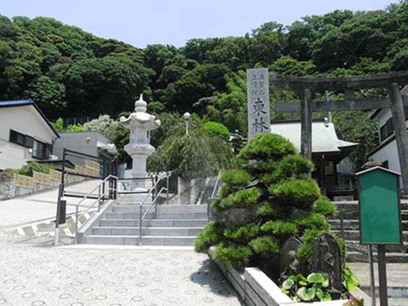 東林寺　豊かな自然に囲まれた寺院