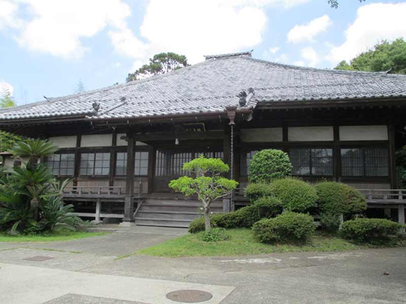 浄楽寺　植栽が美しい本堂