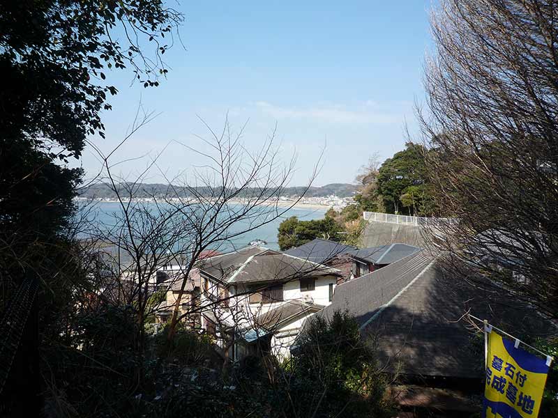 正覚寺　高台に位置する墓所