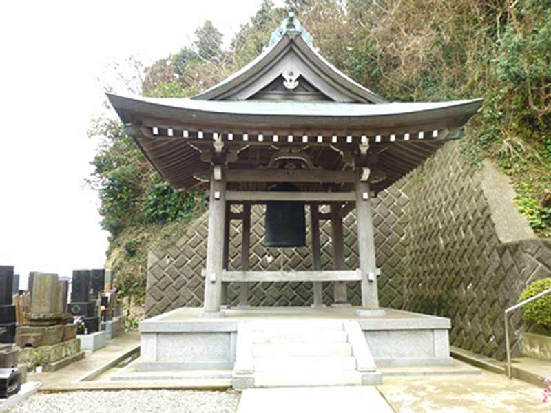西徳寺　敷地内にある鐘