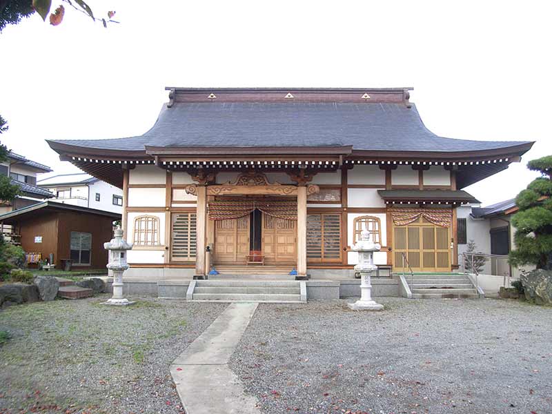 養徳寺　清潔感が溢れる本堂
