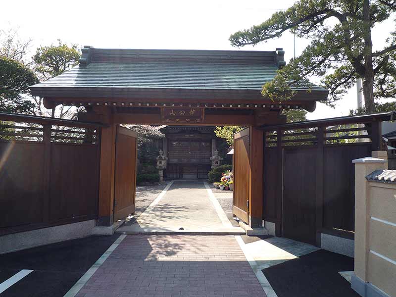 圓宗寺　重厚感がある山門