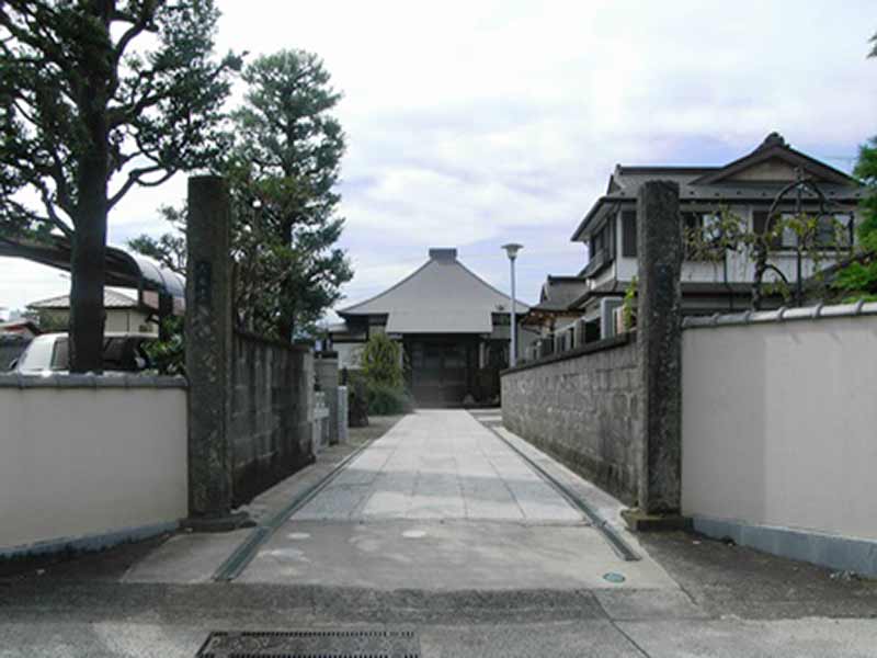 大経寺　フラットな参道