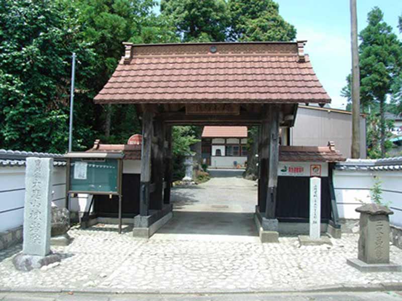 棟岩院　整備されている山門