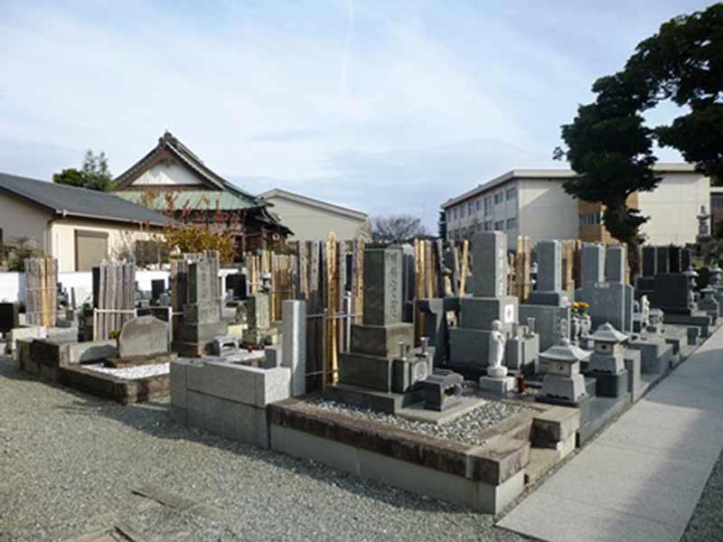 本典寺　水はけがよい参道