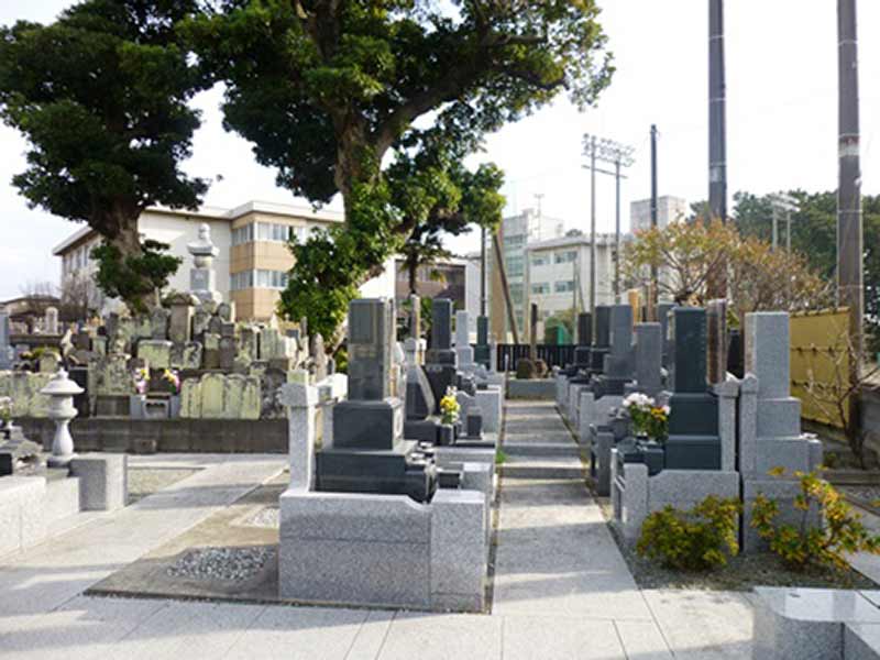 本典寺　区画整備された墓域