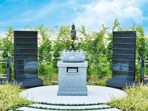 小平寶縁の庭の観音様方集合保墓「憶（おもい）」