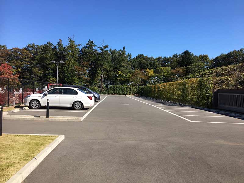 小江戸聖地霊園　広々とした専用駐車場