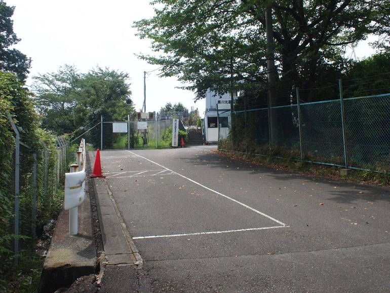 黒川光墓苑　アスファルト敷き駐車場