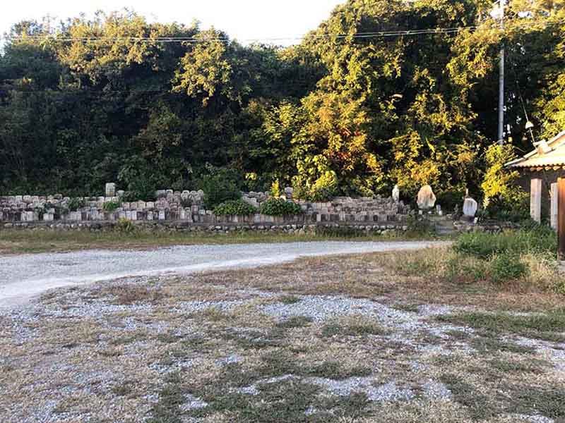 八幡あやめ墓苑