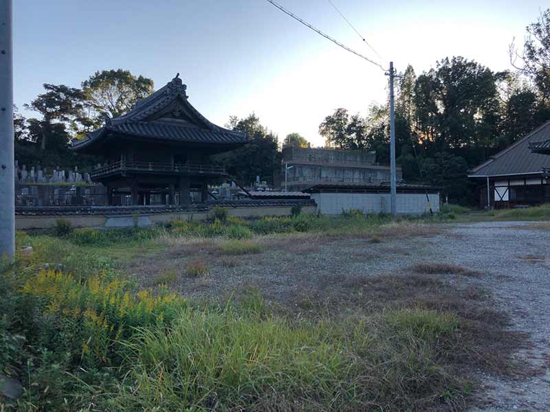 八幡あやめ墓苑