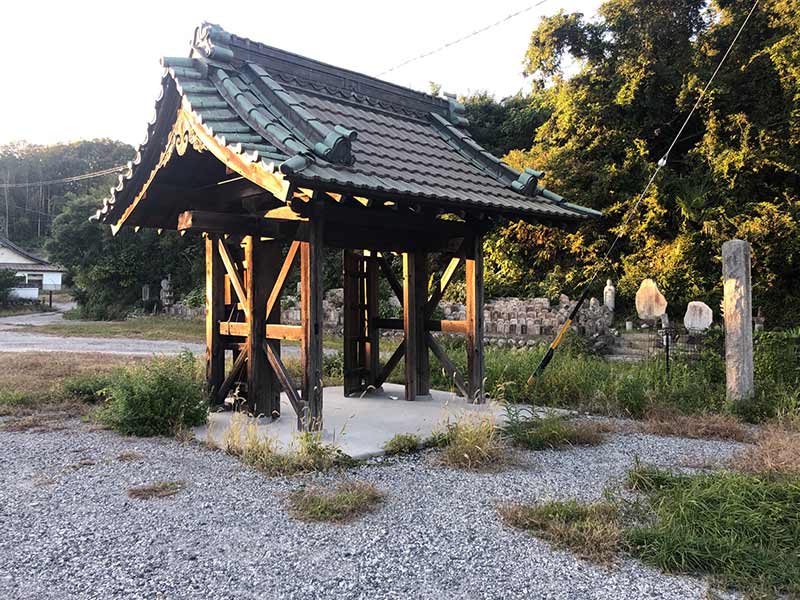 八幡あやめ墓苑