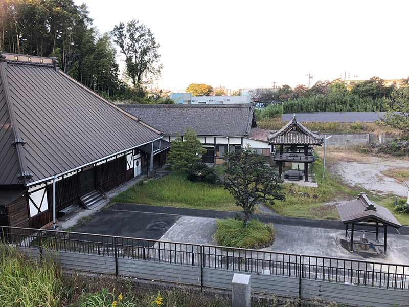 八幡あやめ墓苑