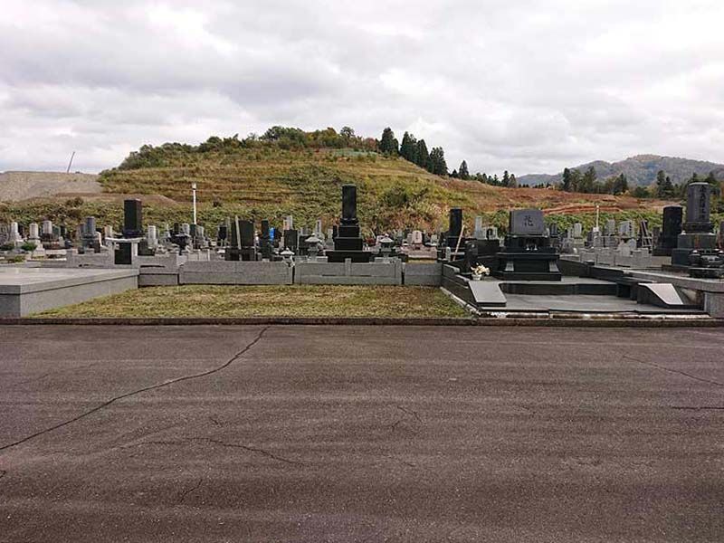 東山墓地公園