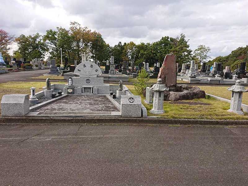 東山墓地公園