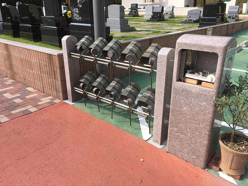メモリアルパーク大磯 永代供養墓　水汲み道具も完備