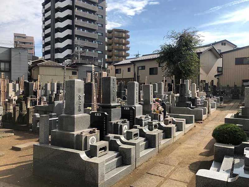 蓮馨寺　日当たり良好な墓域