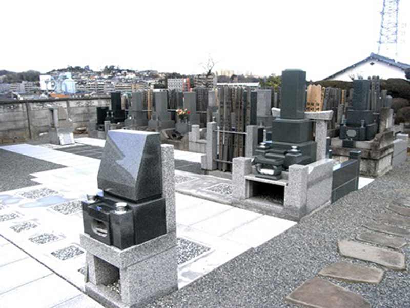 臨済宗 妙心寺派 芳心院　空き区画のある墓域