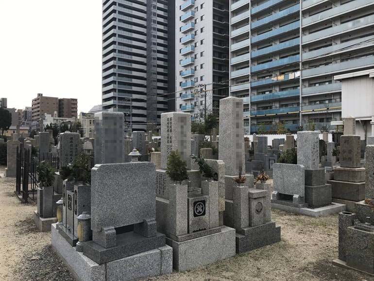 大阪市設 北霊園　住宅地にある霊園