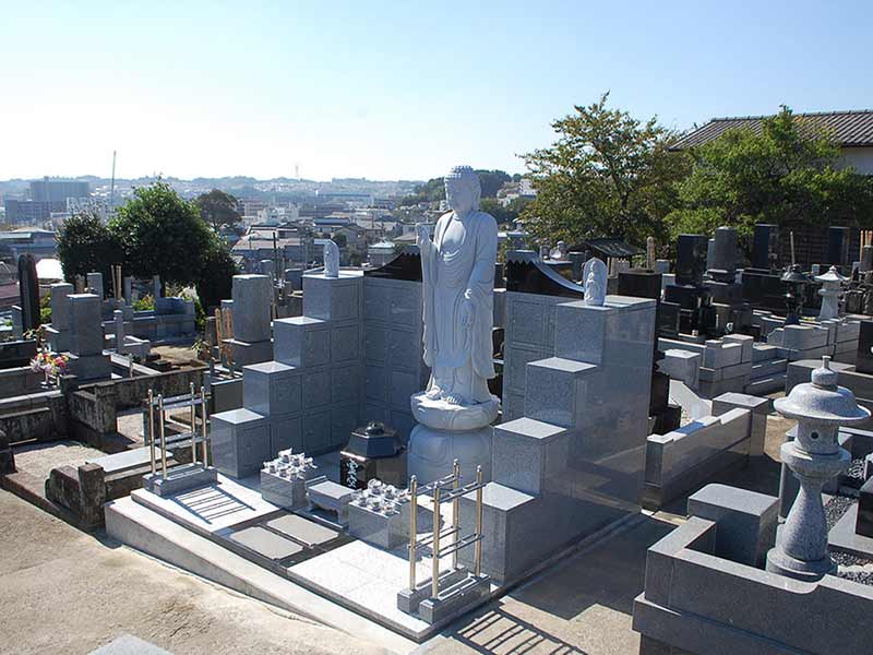 東漸寺 のうこつぼ　日の当たる墓域