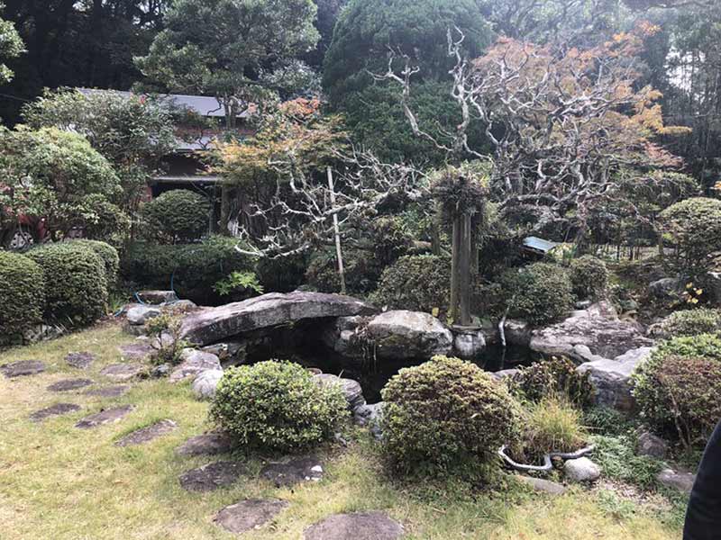 慶林寺 のうこつぼ　手入れの行き届いた庭園
