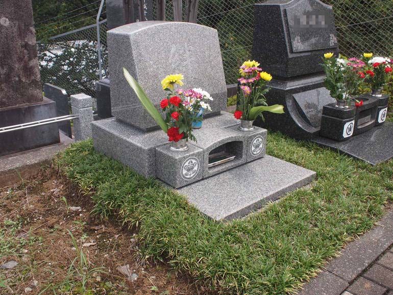 黒川光墓苑　ゆったりとした区画の芝生墓所