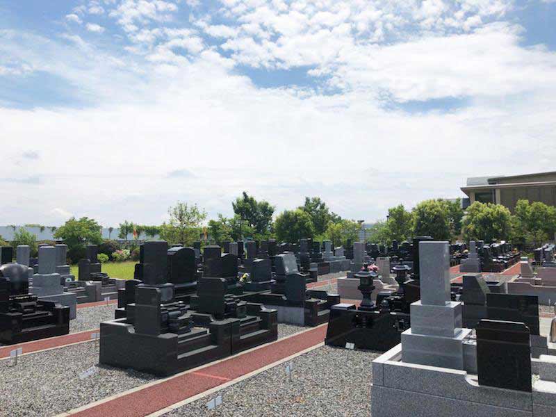 光明寺墓苑　日当たりのよい墓域