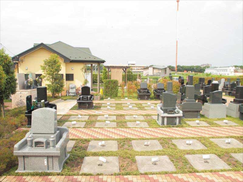 墓石と墓石の間にはゆとりがある