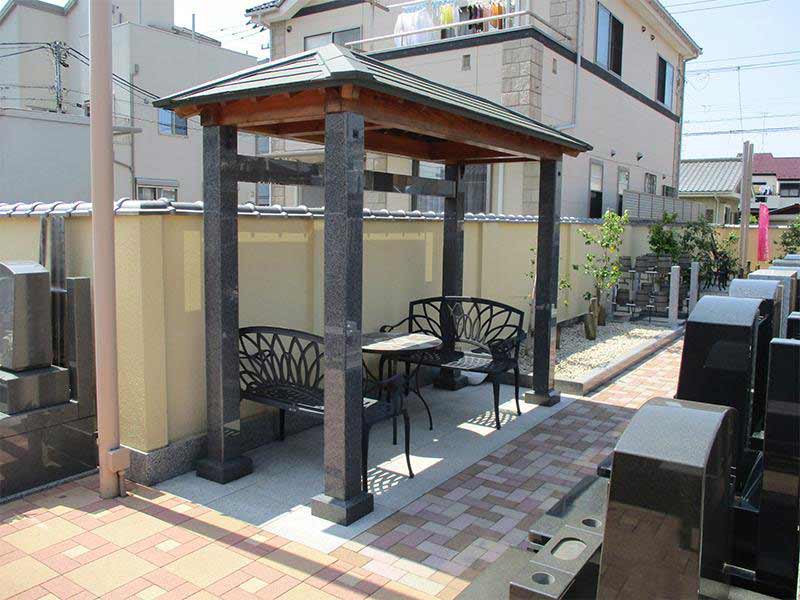 一ノ割駅前霊園　園内休憩スペース