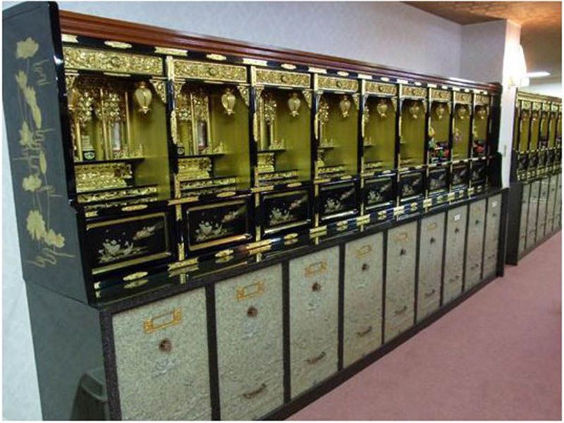 聞乗寺 御堂内墓地　納骨堂内観