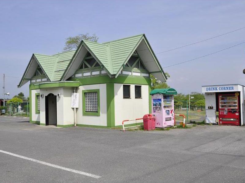 秩父市営 秩父聖地公園やすらぎの丘　トイレ・自動販売機を完備