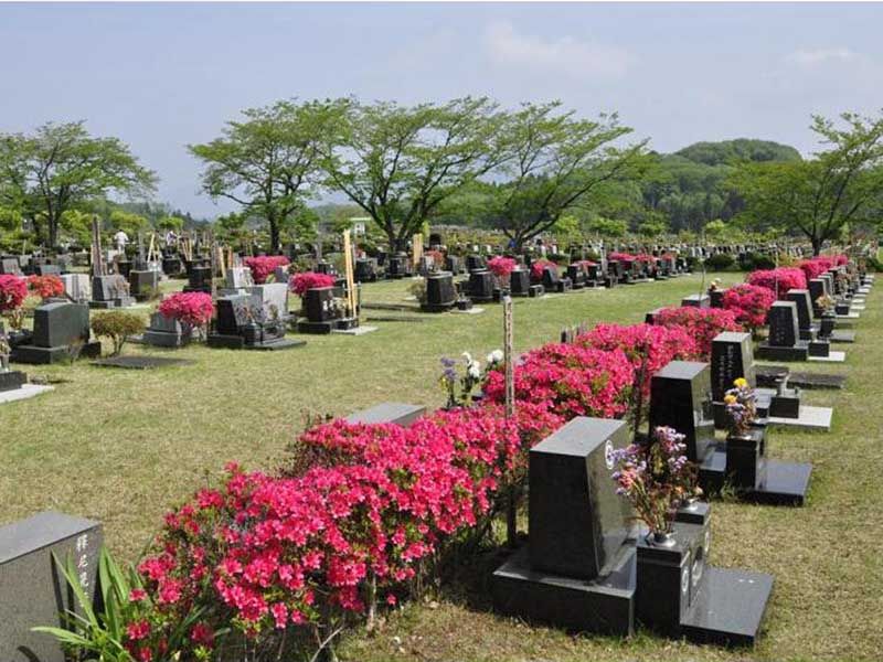 秩父市営 秩父聖地公園やすらぎの丘　緑が美しい芝生墓地