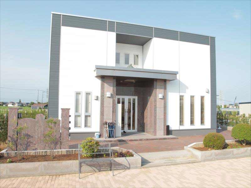 吉川美南霊園 太陽の眠り　明るい雰囲気の管理事務室