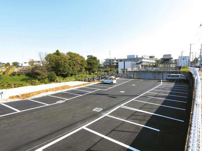 川口霊園かわぐちの杜第２期　段差のない平坦な駐車スペース