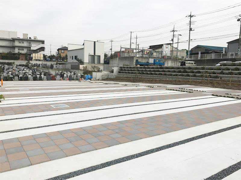 川口霊園かわぐちの杜第２期　舗装されているので雨の日でも足元が汚れません