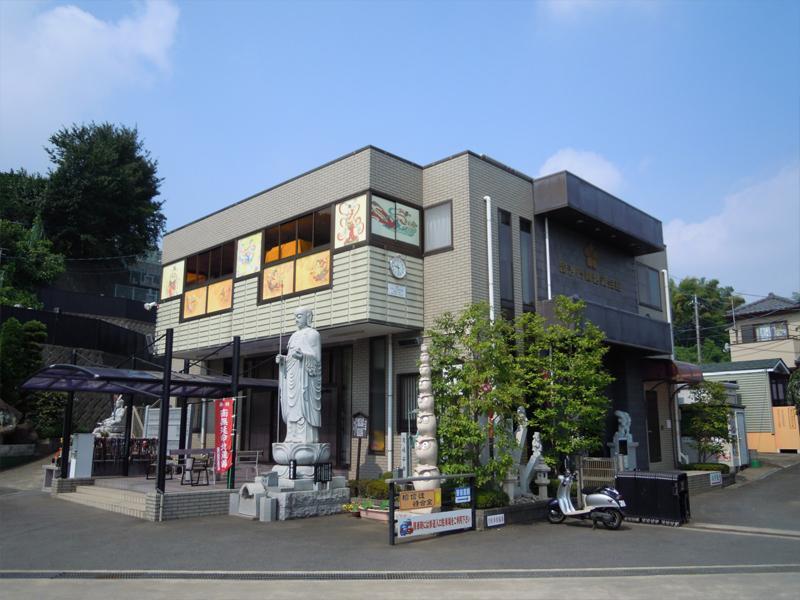 橘聖地第二蓮花浄苑　施設内の管理棟