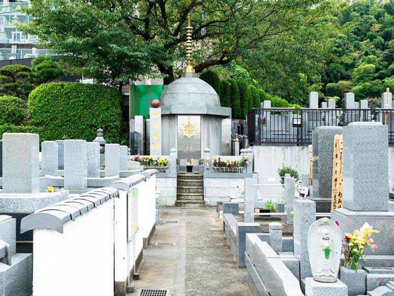 橘聖地第二蓮花浄苑　敷地内の納骨堂