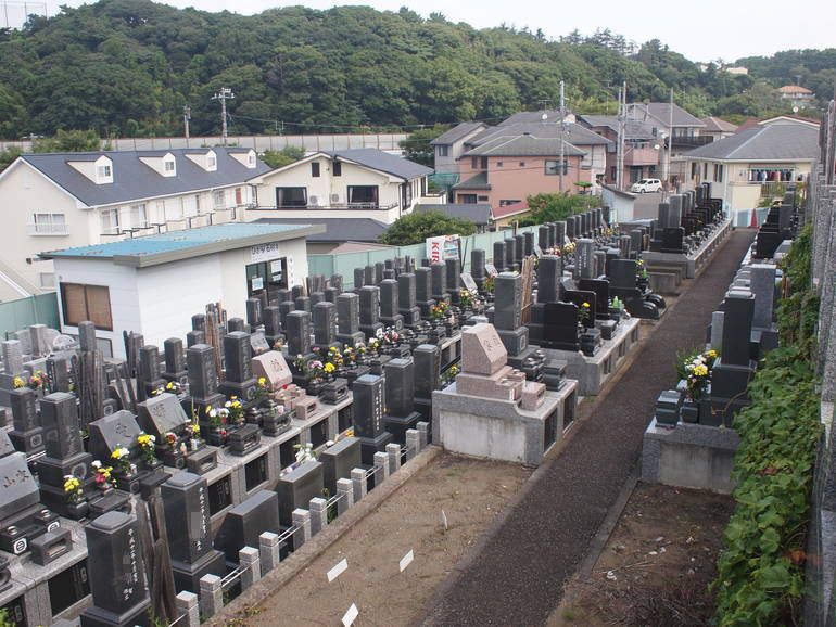 藤沢霊園　住宅地に隣接した霊園
