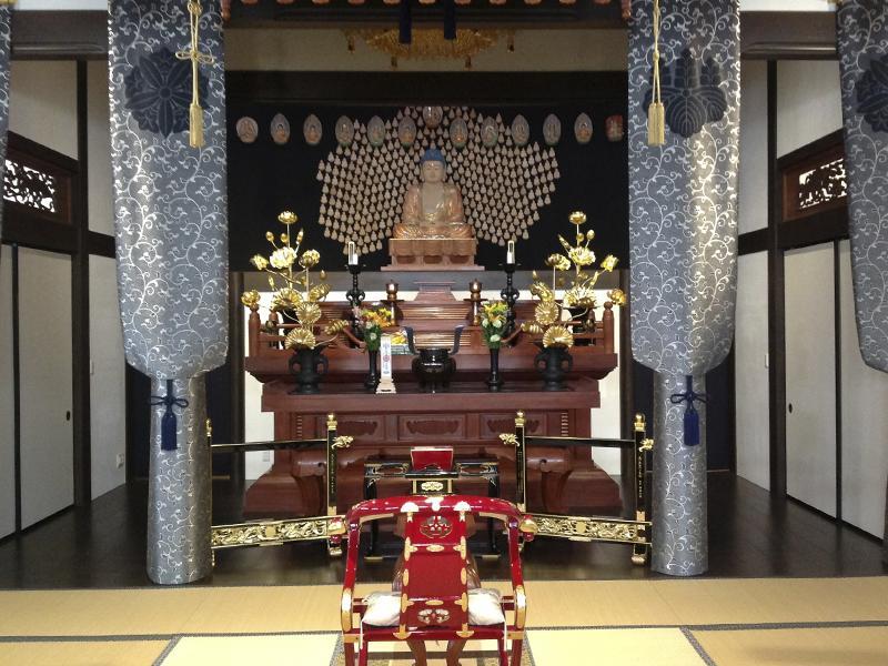 静翁寺墓苑　本堂内部に祀られた御本尊
