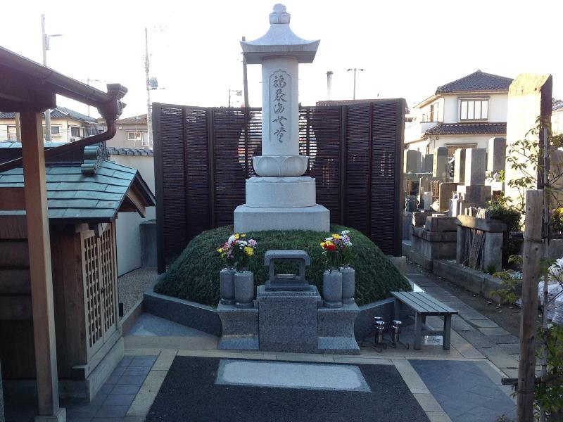 静翁寺墓苑　永代供養塔「ふくじゅ宝塔」